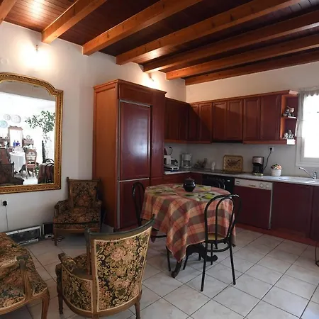 בית נופש Sophisticated Central House In Tínos