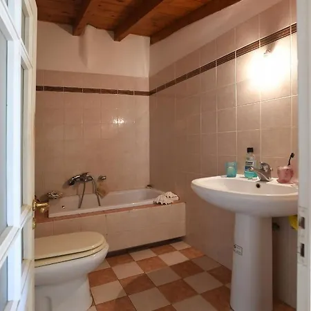 בית נופש Sophisticated Central House In *